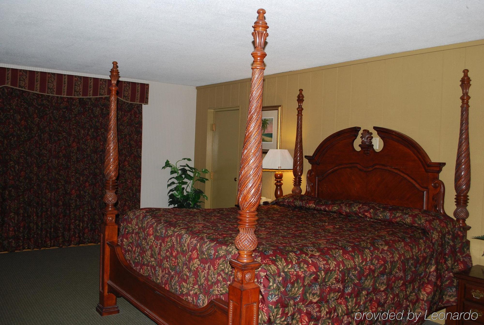 Quality Inn & Suites Gatlinburg Room photo